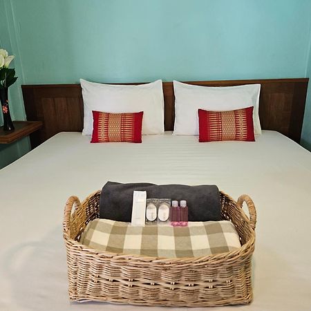 Koh Ngai Kaimuk Thong Resort Kültér fotó