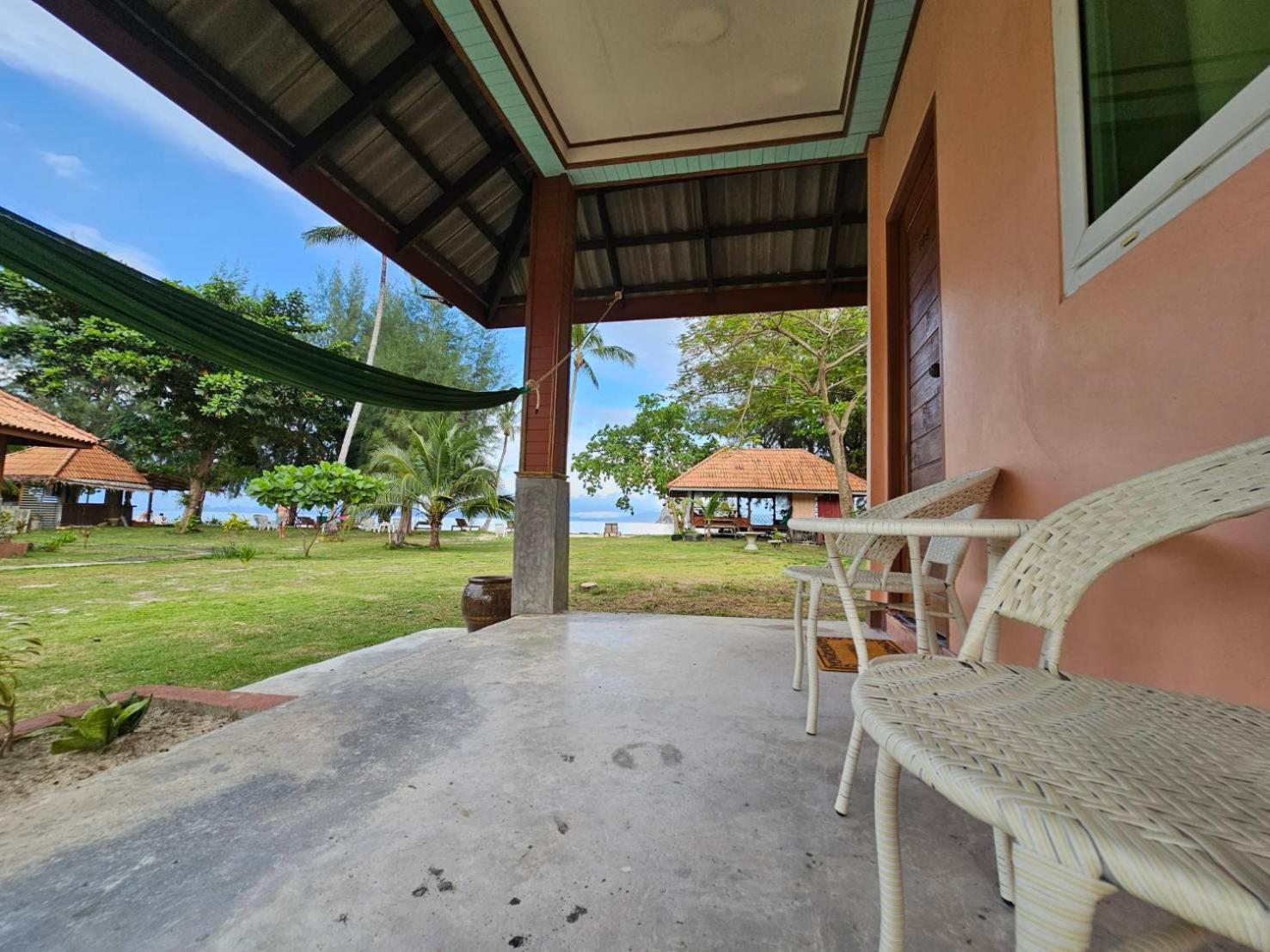 Koh Ngai Kaimuk Thong Resort Kültér fotó