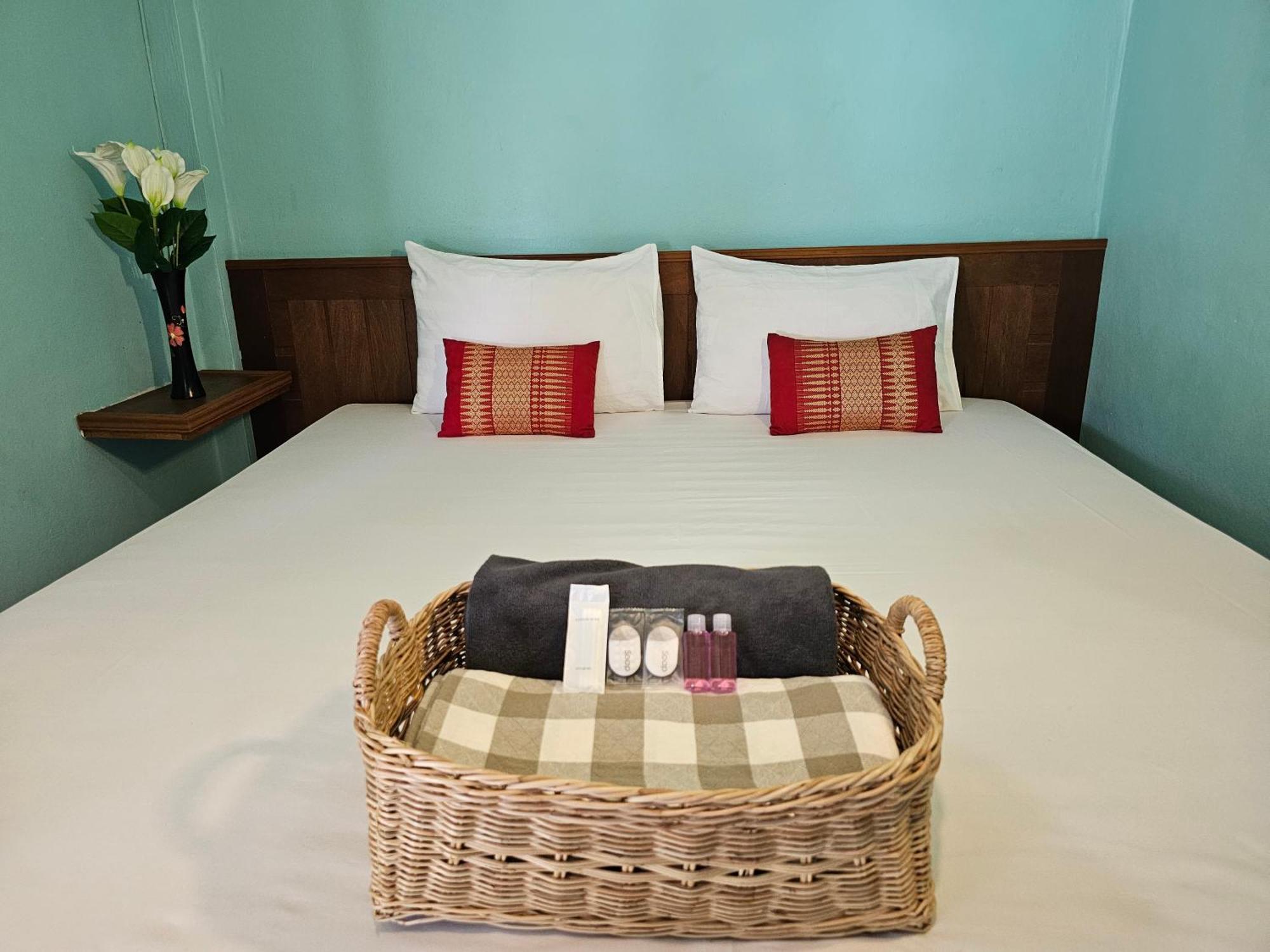 Koh Ngai Kaimuk Thong Resort Kültér fotó