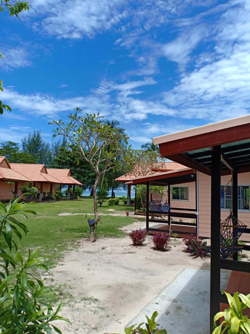 Koh Ngai Kaimuk Thong Resort Kültér fotó