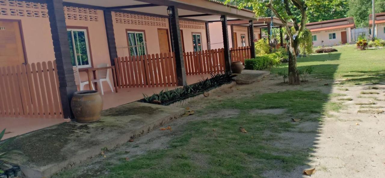 Koh Ngai Kaimuk Thong Resort Kültér fotó