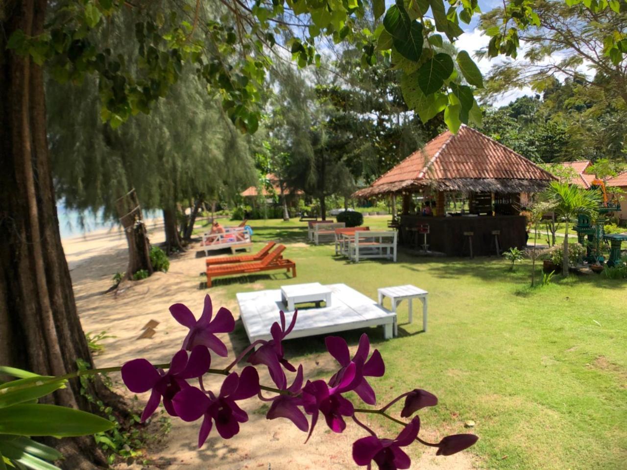 Koh Ngai Kaimuk Thong Resort Kültér fotó